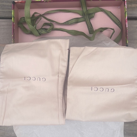 GUCCI SLIDES NEVER BEEN WORN - Picture 2 of 5